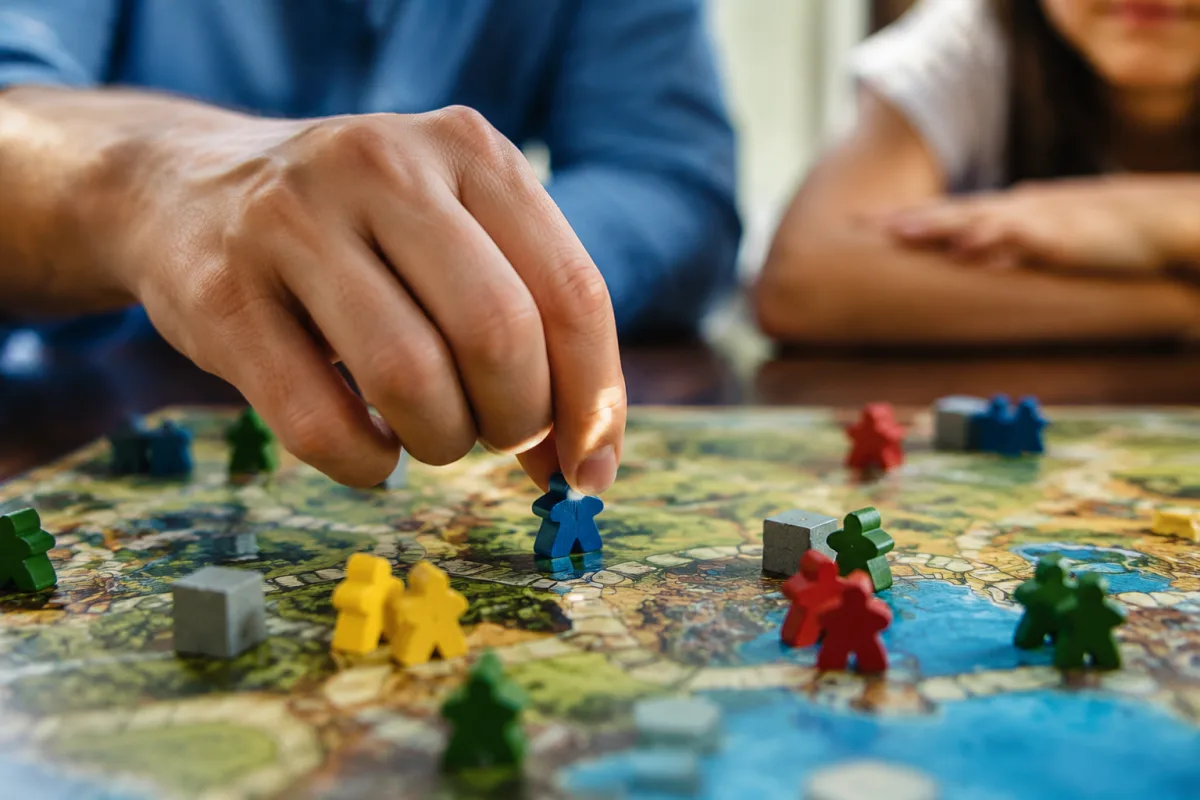 Les bienfaits des jeux de société en famille, au-delà du simple divertissement les bienfaits des jeux de société en famille